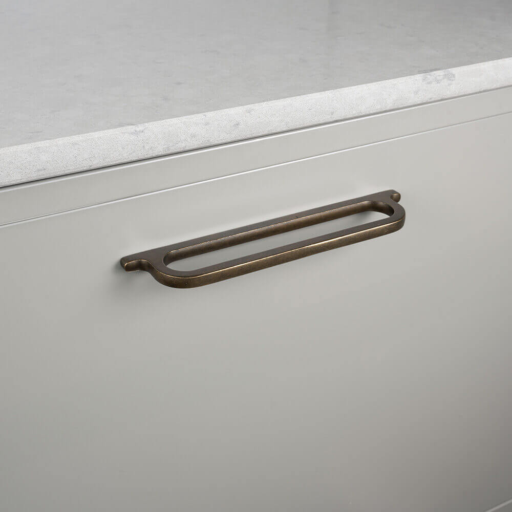 Handgreep Omega - 160mm - Antiek Messing