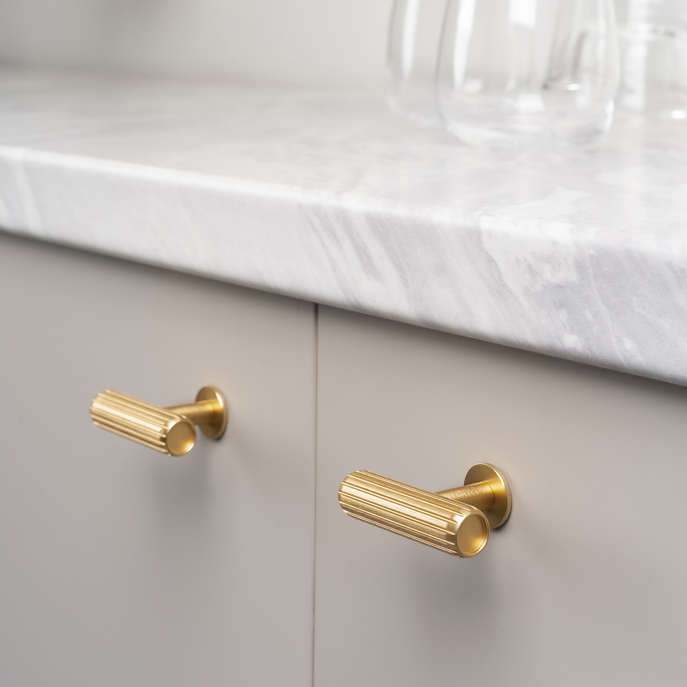 Knop T Rille - Geborsteld Messing
