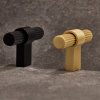 Knop T Helix Stripe - Messing