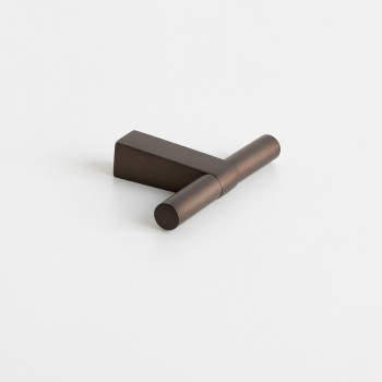 Knop T Petit - Gebronsd Messing