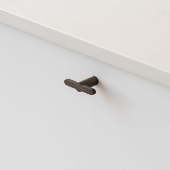 Knop T Flow - Gebronsd Messing