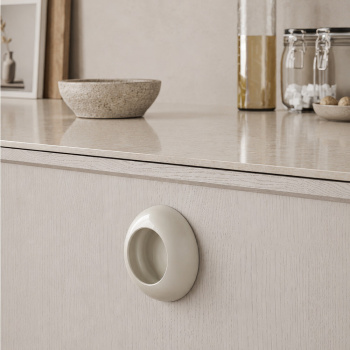 Handgreep Cup - 73mm - Glossy Dusty Creme