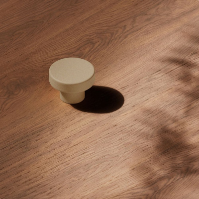 Toniton Circular Knop - Greige in de groep Handgreep / Toon alle handgrepen / Toniton x Beslag Design bij Beslag Online (401006-11)