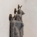 Enkele Haak Calm - Gebronsd Messing