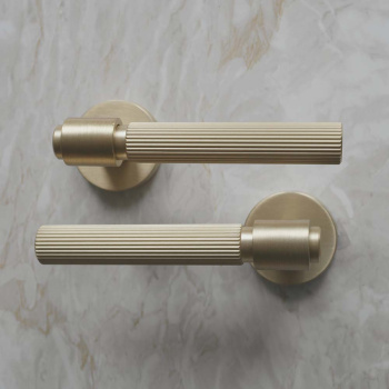 Deurklink Helix 200 Stripe - Messing