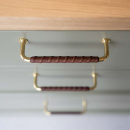 Handgreep 1353 - Gepolijst Messing/Bruin Leer